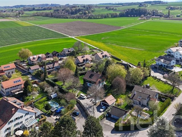 Charakterhaus mit großem Garten und wunderschönen Büchern