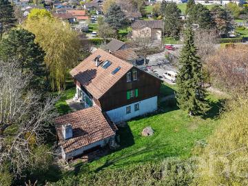Charakterhaus mit großem Garten und wunderschönen Büchern