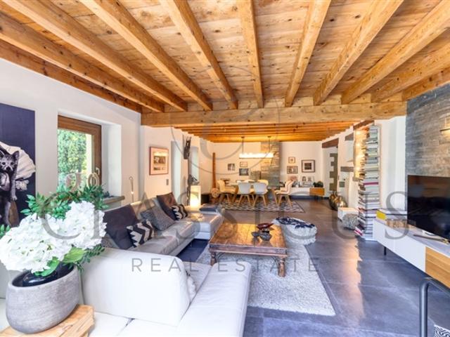 Charakterhaus aus dem 18. Jahrhundert 330 m², Garten mit Bäumen und Jacuzzi Terrasse in Aire la Ville