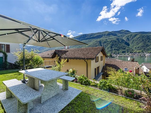 Charakteristische Dachgeschosswohnung mit Seeblick
