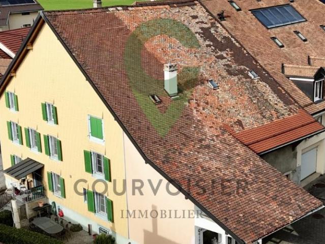 Charakteristisches Haus mit Nebengebäuden und großem Potenzial