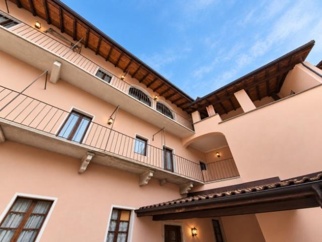 CHARAKTERISTISCHES HISTORISCHES HAUS AUF DREI EBENEN IN PURA