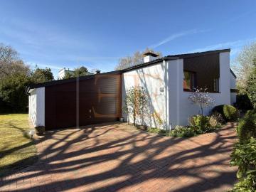 Charakterstarkes Architektenhaus mit Wellnessbereich und Doppelgarage in Hamburg Volksdorf