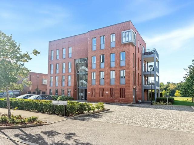Charger Road, Trumpington, Cambridge 2 bed apartment to rent £1,900 pcm £438 pw