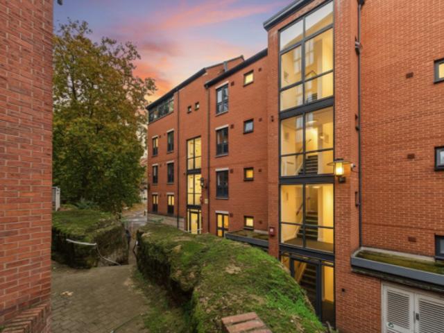 Chardlace Walk, Nottingham, NG1 2 bed flat to rent £805 pcm £186 pw