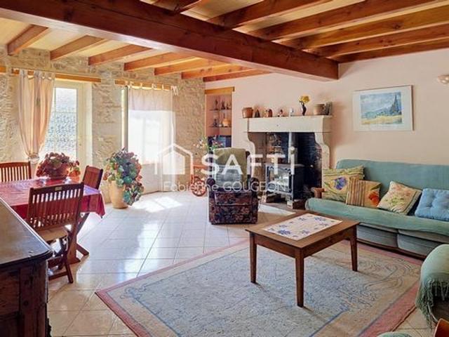 Charentaise de caractères du XVIII siècle 223 m² 5 chambres