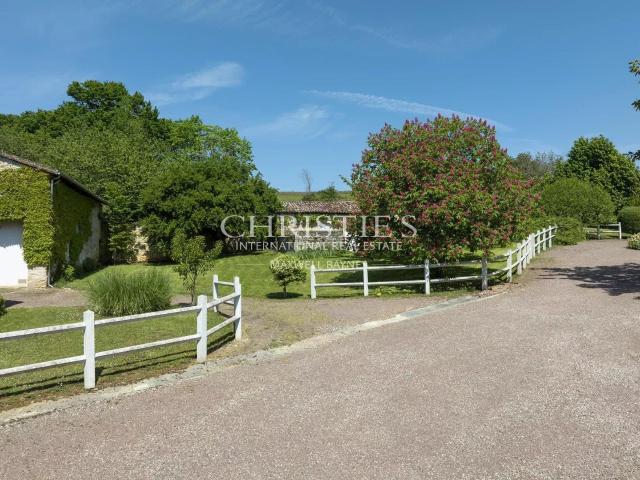 Charente – Tres Belle Longere 277m² Mansle