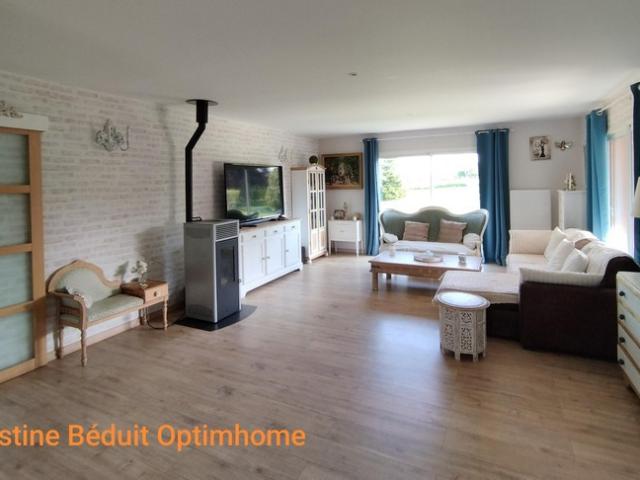 Charente, proche La Rochefoucauld, maison de plain pied 139 m², garage, carport, terrain 2957m²