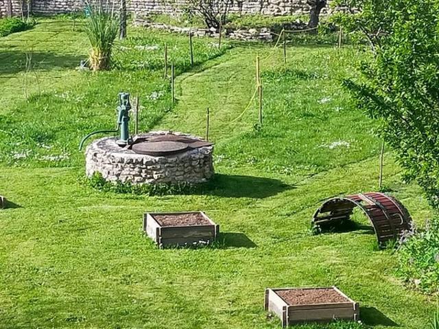 CHARENTE/AIGRE. Exclusivité: Maison en pierre rénovée de 195 m² avec jardin clos 1169 m² gite ou chambres d'hôtes