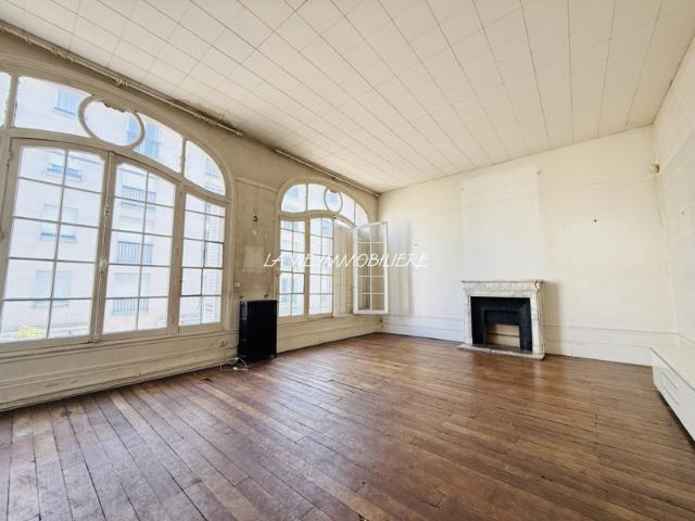 Charenton le Pont 94 Mairie: Maison 8 Pièces. Rare sur secte