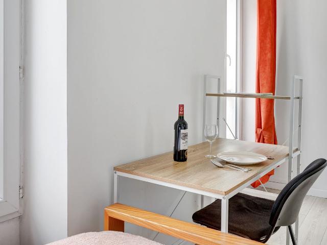 Charenton Suite: Superb Parisian studio apartment, Paris Amsterdam Apartments for Rent