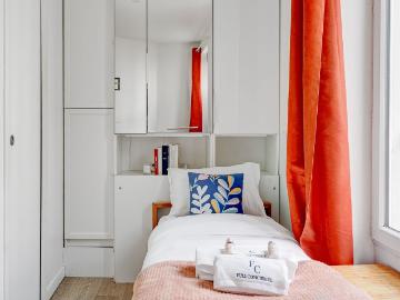 Charenton Suite: Superb Parisian studio apartment, Paris Amsterdam Apartments for Rent