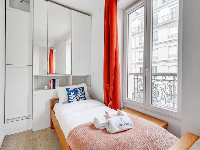 Charenton Suite: Superb Parisian studio apartment, Paris Amsterdam Apartments for Rent