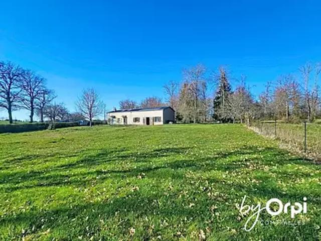 Charensat 63640 Achat / Vente maison 4 pièces t4 jardin