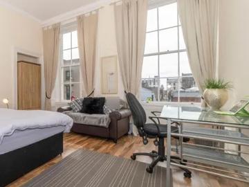 Glasgow, Glasgow and Clyde Valley - Equipped kitchen