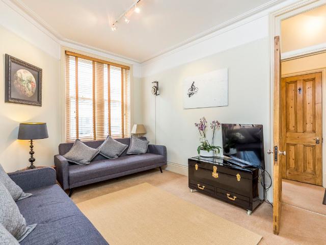 Charing Cross Road, Covent Garden WC2H, 1 bed flat to rent, £2,817 pcm | PrimeLocation