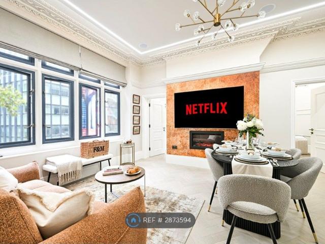 Charing Cross Road, London WC2H, 3 bed flat to rent, £8,333 pcm | PrimeLocation