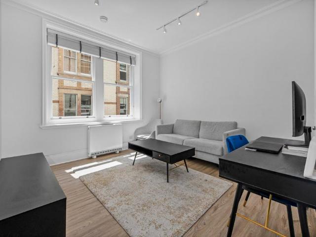 Charing Cross Road, London WC2H 1 bed apartment to rent £2,816 pcm £650 pw