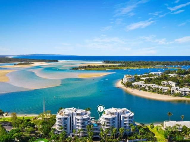 Where the River Meets the Sky Noosa's Ultimate Outlook. Bonus 2nd living Room!