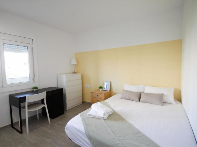 Charismatic double bedroom in Fort Pienc