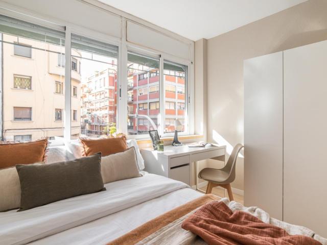 Charismatic double bedroom near Alfons X metro