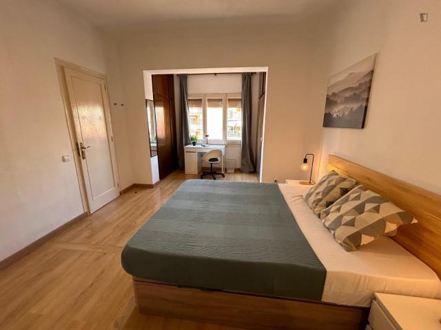 Charismatic double bedroom near the collblanc metro
