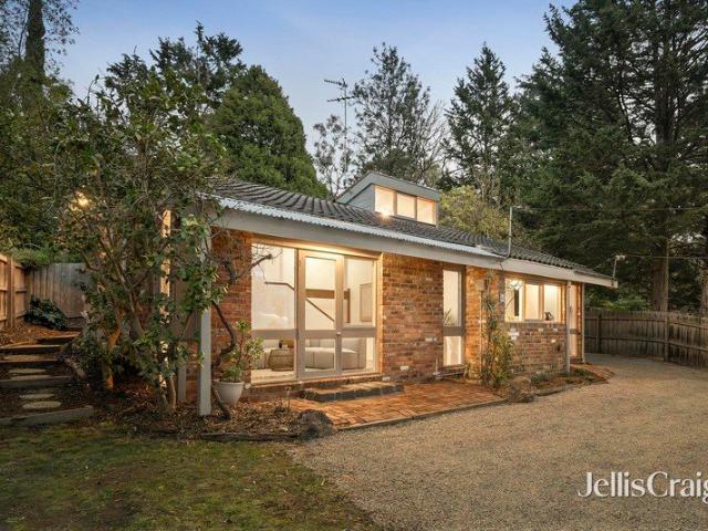 Charismatic family home on 850sqm with stunning vista