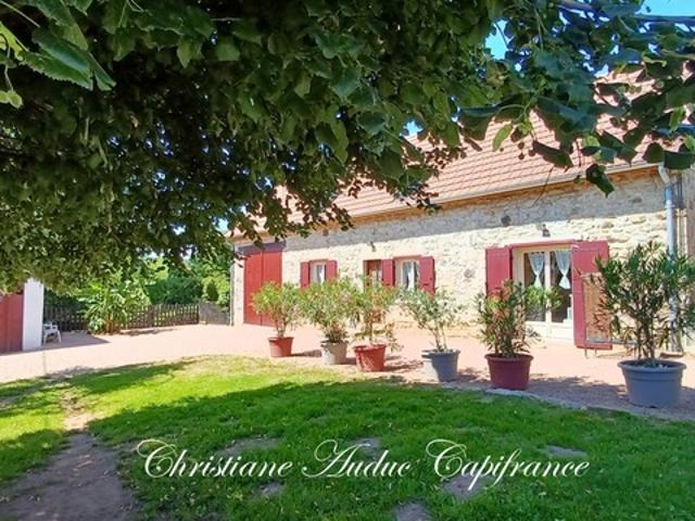 Charolles à 5 minutes, Maison en pierres, rénovée, de 128 m² avec grange attenante aménageable, sur terrain de 2 357 m²