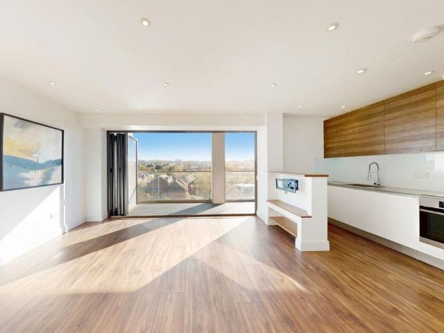 Charlotte Court, East Barnet Road, London EN4, 2 bed flat to rent, £2,100 pcm | PrimeLocation