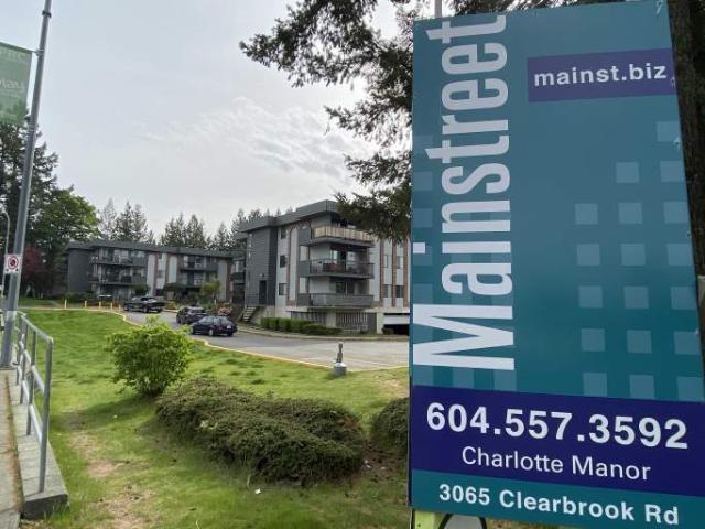 Charlotte Manor Apartments | 3065 Clearbrook Road