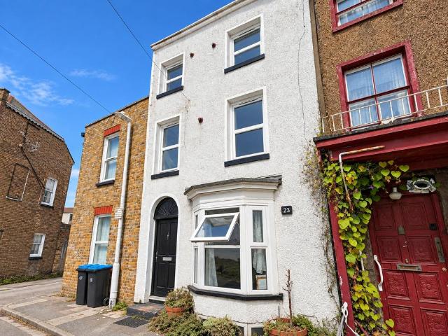 Charlotte Square, Margate, Kent, CT9 3 bed terraced house to rent £995 pcm £230 pw