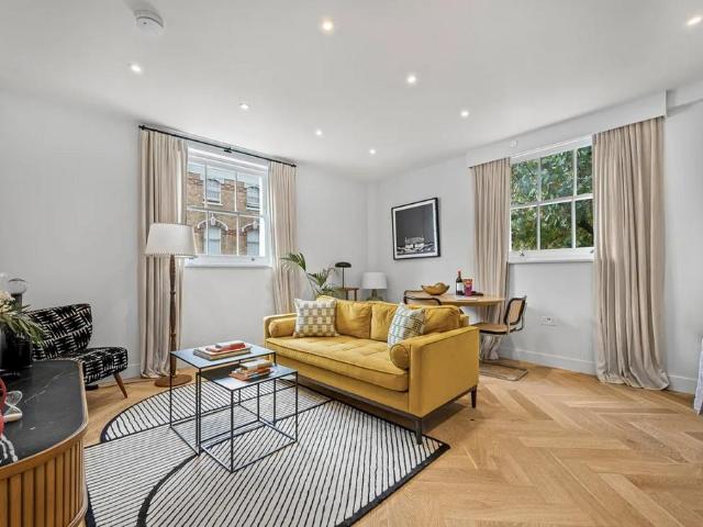 Charlotte Street, London W1T 1 bed flat to rent £5,200 pcm £1,200 pw