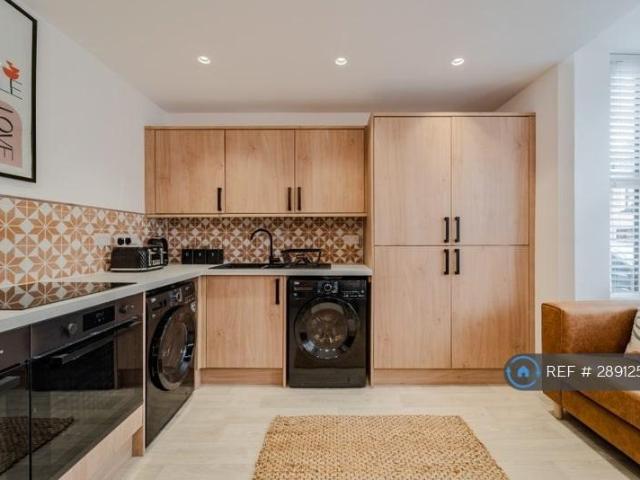 Charlotte Street, Rugby, CV21 1 bed in a house share to rent £650 pcm £150 pw