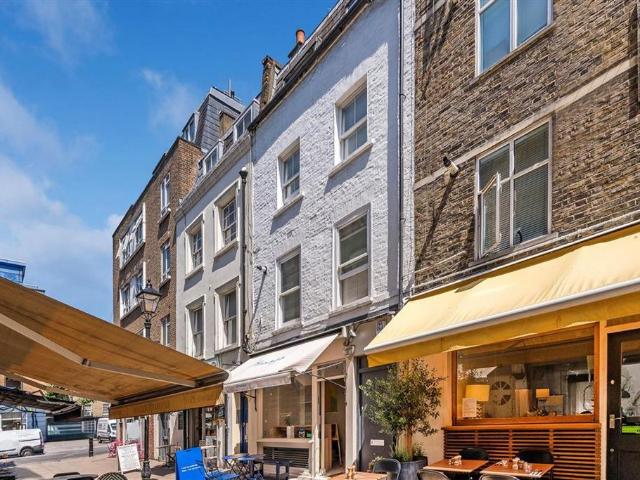 Charlotte Place, London W1T 1 bed flat to rent £2,999 pcm £692 pw