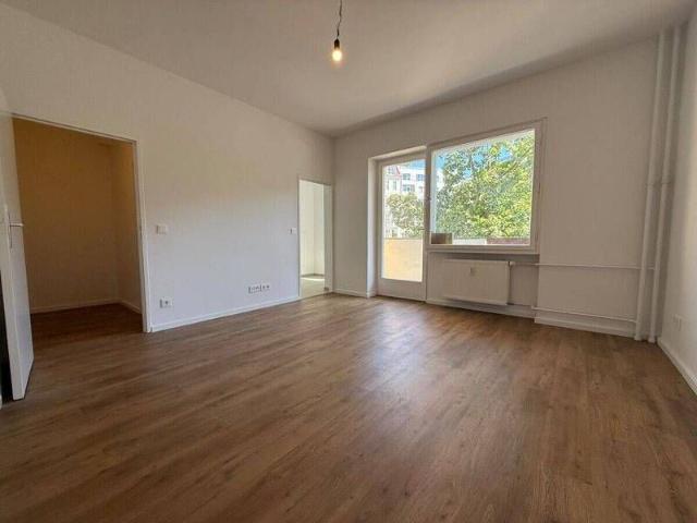 Charlottenburg: Saniertes ERSTBEZUG Apartment MIT BALKON 33 m²