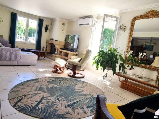 Charleval – Demeure provençale de caractère de 230 m² avec p. 230m² Charleval
