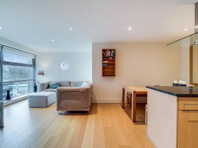 Charleville Mews, Isleworth, TW7 1 bed flat to rent £2,100 pcm £485 pw