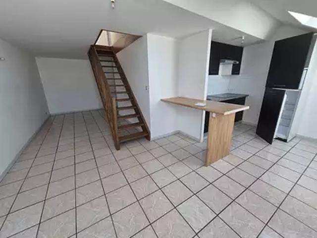 Charleville Mézières 08000 Location appartement 3 pièces t3 au dernier étage