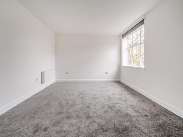 Charleville Road, Barons Court. 1 bed flat to rent £2,500 pcm £577 pw