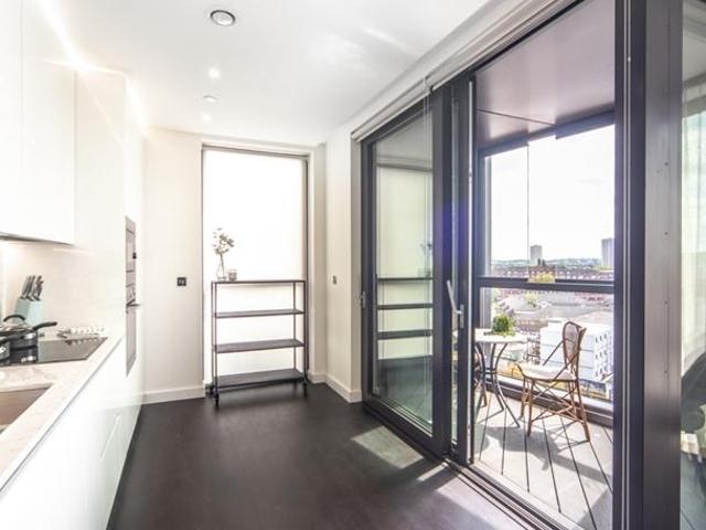 Charles Cloves Walk, London SW11 2 bed flat to rent £4,680 pcm £1,080 pw