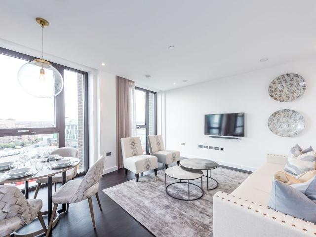 Charles Clowes Walk, Nine Elms, London SW11, 2 bed flat to rent, £4,680 pcm | PrimeLocation