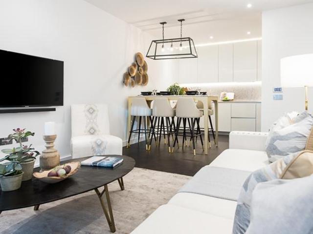 Charles Clowes Walk, London 2 bed apartment to rent £5,092 pcm £1,175 pw