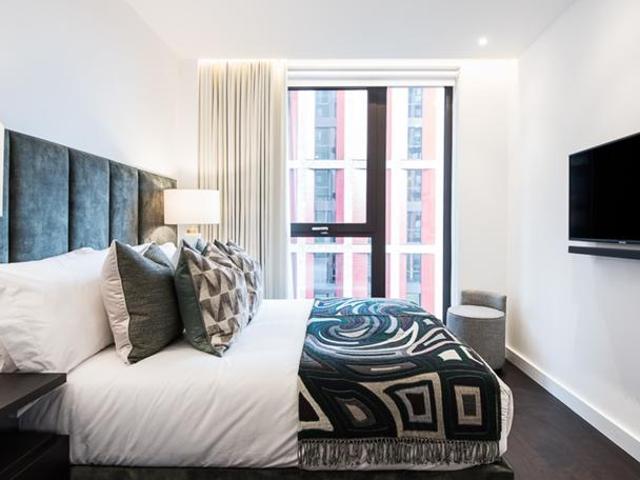 Charles Clowes Walk, London SW11 1 bed apartment to rent £3,207 pcm £740 pw