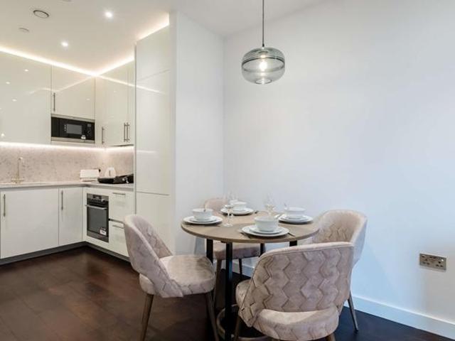 Charles Clowes Walk, London SW11 1 bed apartment to rent £3,207 pcm £740 pw