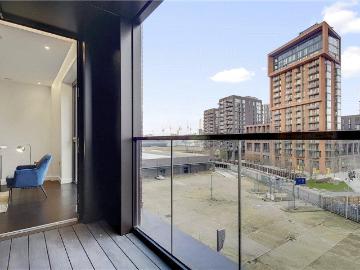 Charles Clowes Walk London SW11 2 bed apartment to rent £3,532 pcm £815 pw