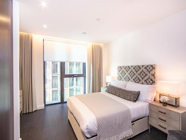 Charles Clowes Walk, London SW11 2 bed apartment to rent £4,295 pcm £991 pw