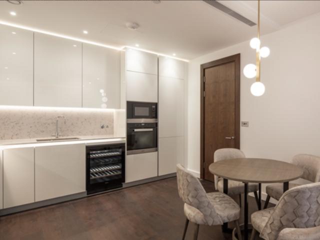 Charles Clowes Walk, London SW11 2 bed apartment to rent £5,742 pcm £1,325 pw