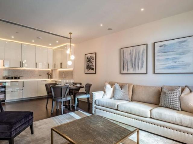 Charles Clowes Walk, London SW11 2 bed apartment to rent £7,215 pcm £1,665 pw