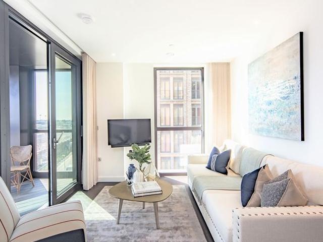 Charles Clowes Walk, London SW11, 2 bed flat to rent, £4,290 pcm | PrimeLocation