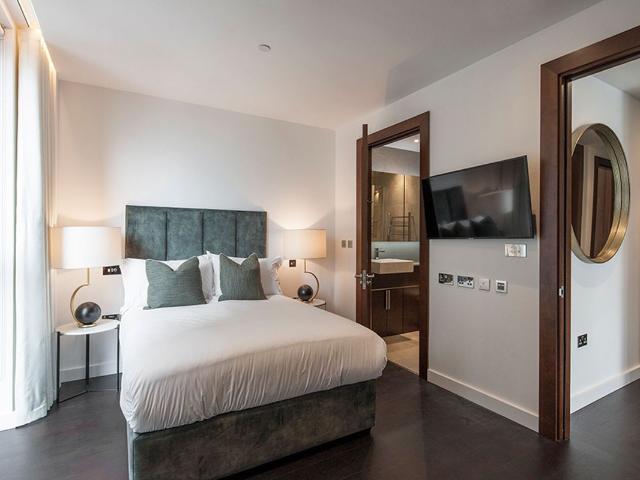 Charles Clowes Walk, London SW11, 2 bed flat to rent, £4,225 pcm | PrimeLocation